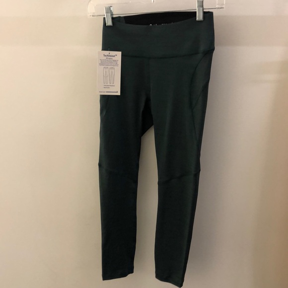 Outdoor Voices Pants - Outdoor Voices green TechSweat 3/4 legging, sz xs Outdoor Voices Pants - Outdoor Voices green TechSweat 3/4 legging, sz xs